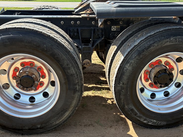 2020-kenworth-t880-image-11