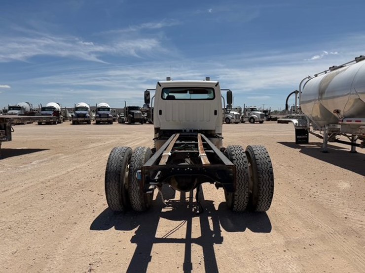2008-freightliner-m2-cab-&-chassis-image-7