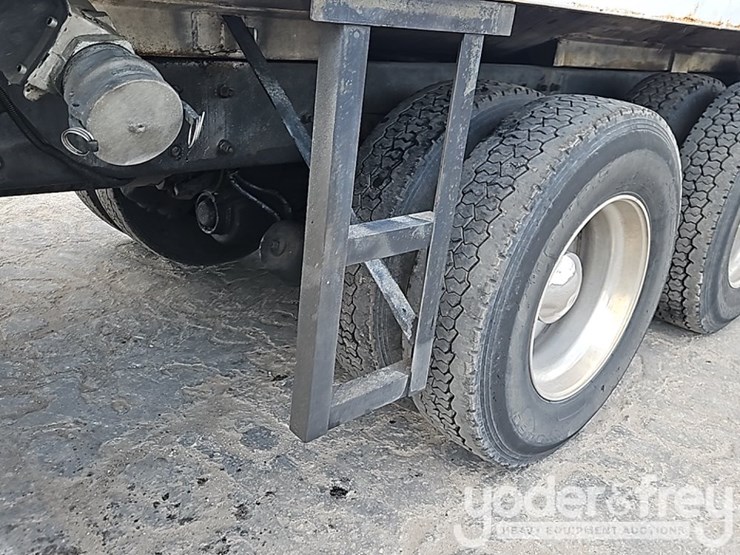 2005-kenworth-t800-image-15