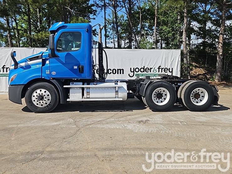 2019-freightliner-cascadia-116-image-2