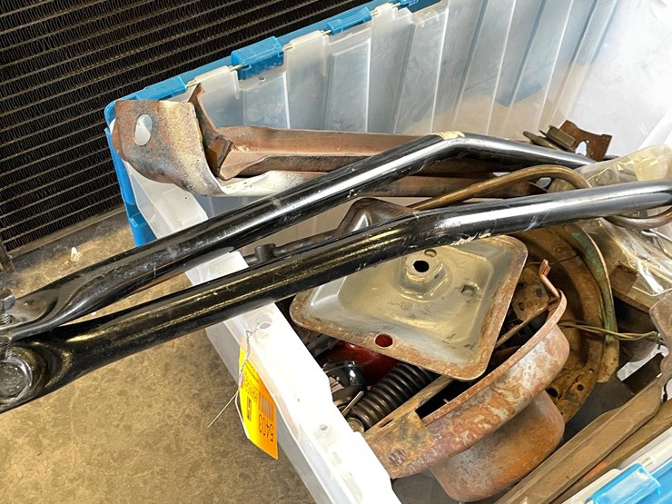 #5403-•-lot-of-classic-car-parts-(las-cruces,-nm)-image-10