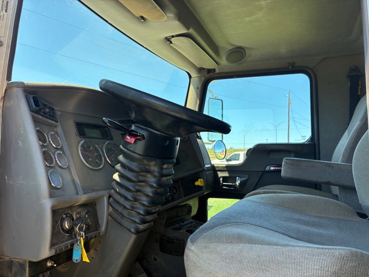 2012-kenworth-t370-image-14
