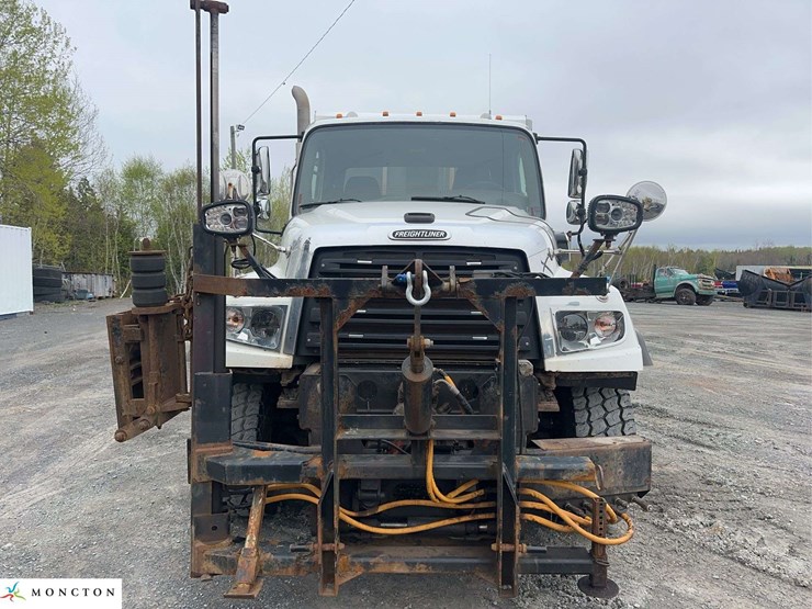 2016-freightliner-114sd-image-2