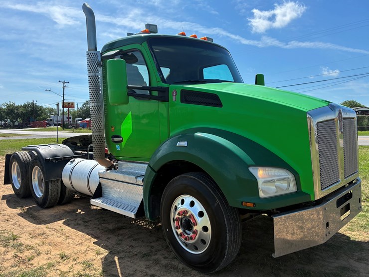 2020-kenworth-t880-image-3