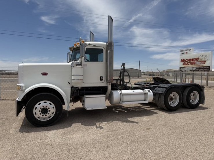 2009-peterbilt-388-image-1