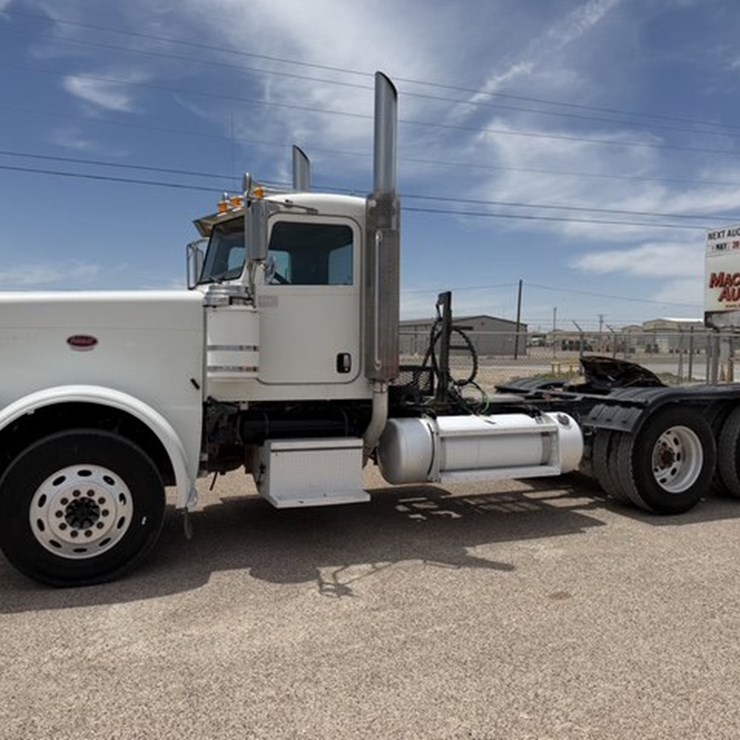 2009 PETERBILT 388