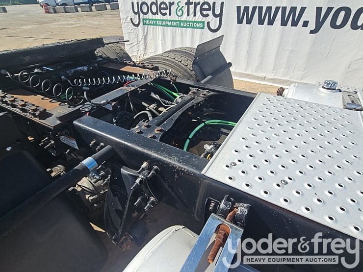 2019-freightliner-cascadia-116-image-33