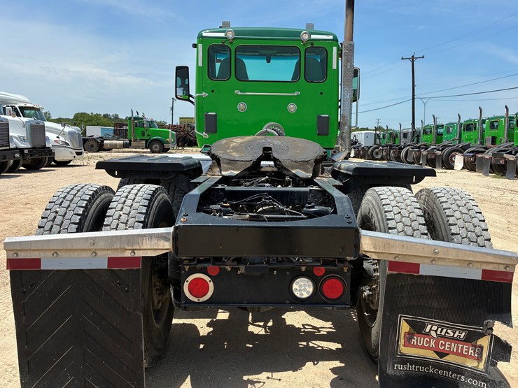 2018-peterbilt-567-image-5