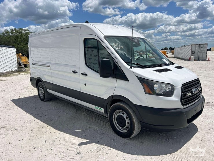 2017-ford-transit-image-2