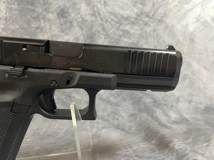 #10287-•-glock-17-gen-5-9mm-luger-pistol,-sn:-albx074-image-5