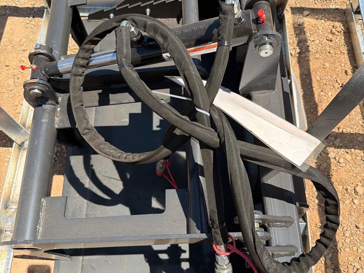 unused-landhonor-mini-skid-steer-44"-grapple-bucket-image-4