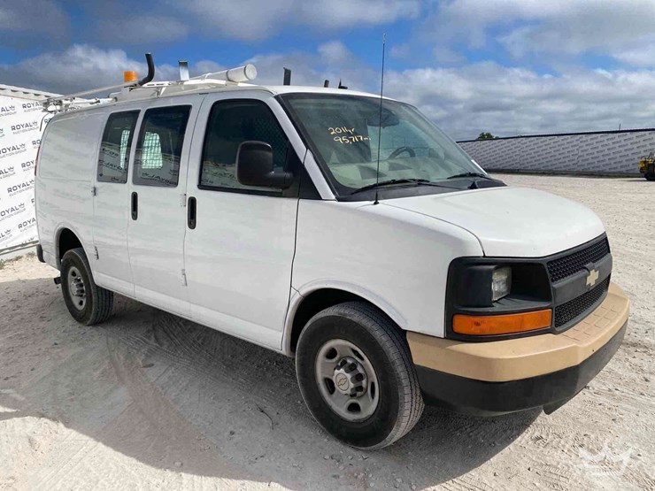 2011-chevrolet-express-2500-image-2
