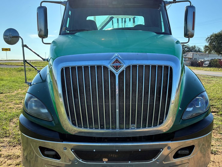 2015-international-prostar-image-2