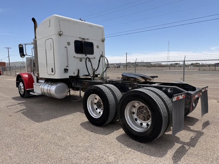 2015-peterbilt-388-image-8