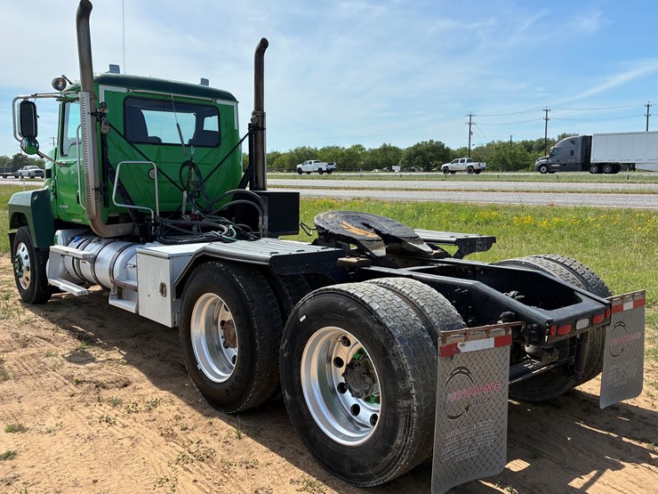 2018-mack-pinnacle-image-6
