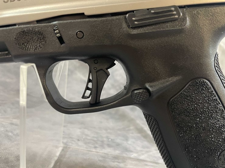 #10304-•-smith-&-wesson-sd9-2.0-9mm-luger-semi-auto-pistol,-sn:-ehj0726-image-12
