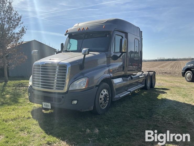 2016-freightliner-cascadia-125-image-1