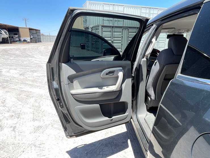 2011-chevrolet-traverse-image-48