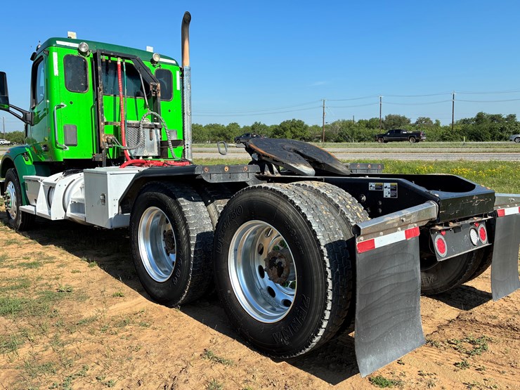 2018-peterbilt-567-image-6