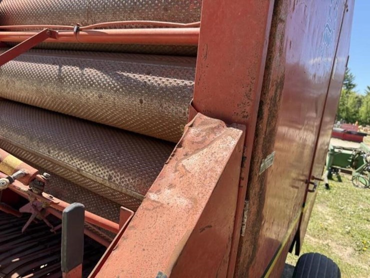 omc-roll-baler-595-round-baler-image-9