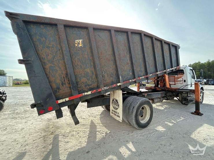 2015-freightliner-m2-106-image-41