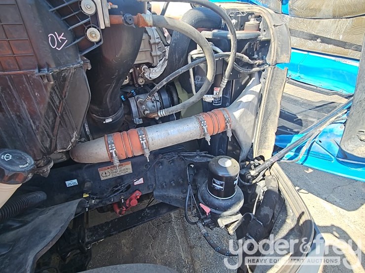 2019-freightliner-cascadia-116-image-25