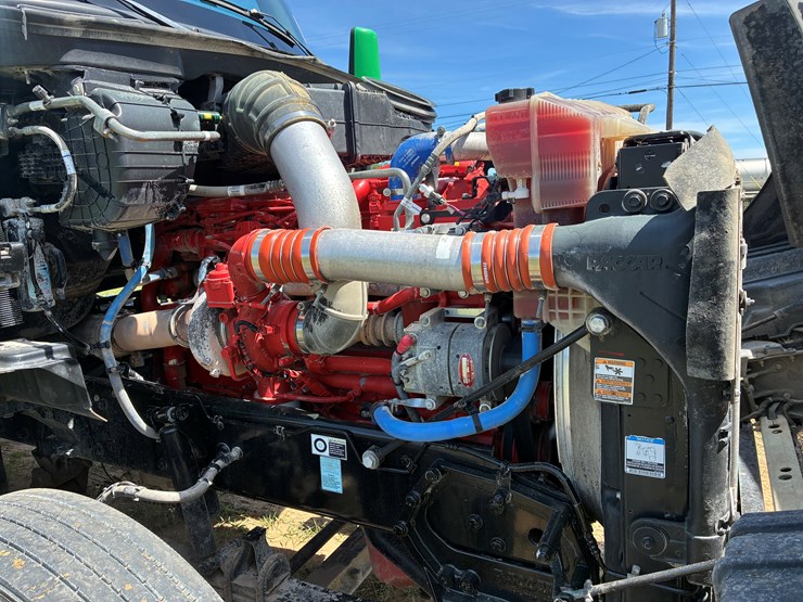 2020-kenworth-t880-image-13