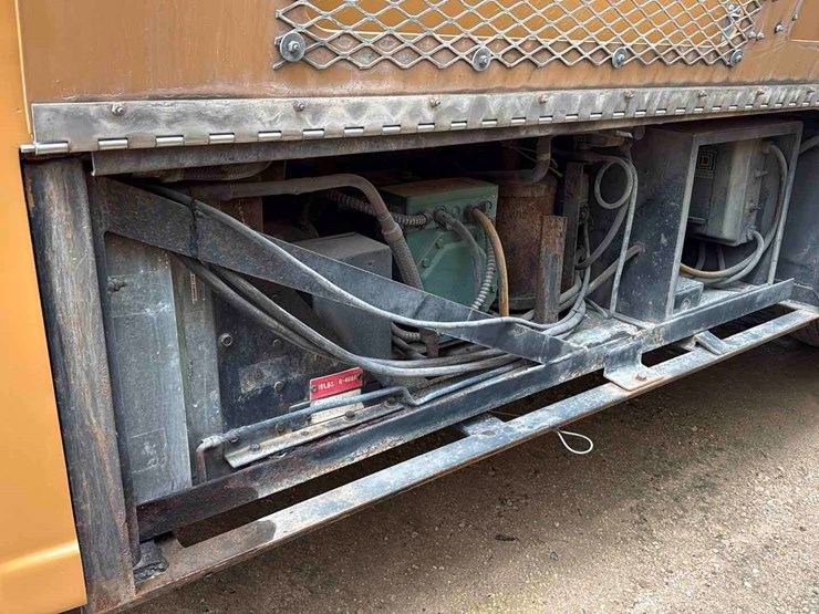 2011-hino-box-truck-image-12