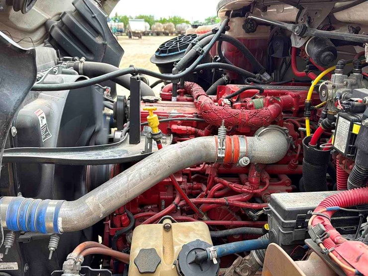 2011-freightliner-m2-image-11