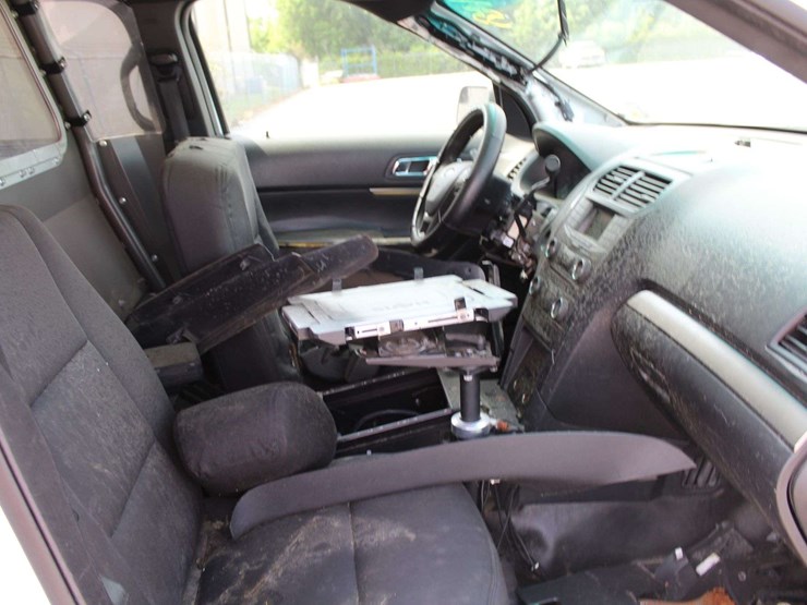 2016-ford-explorer-image-5