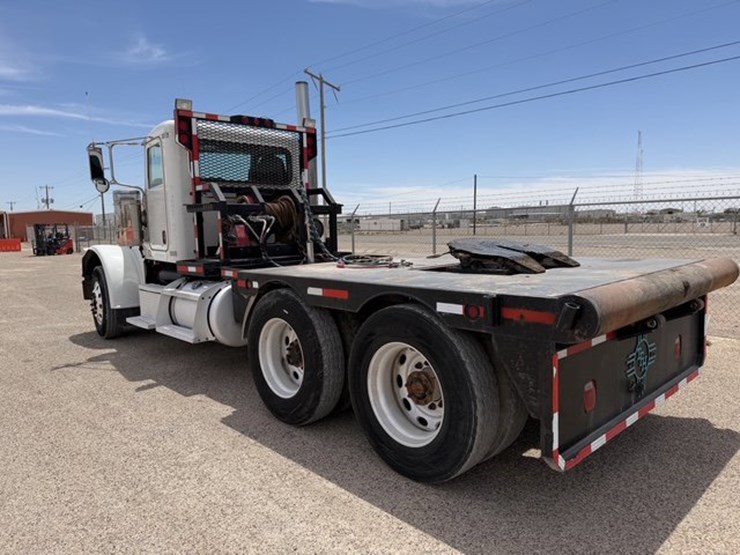 2009-peterbilt-388-image-7