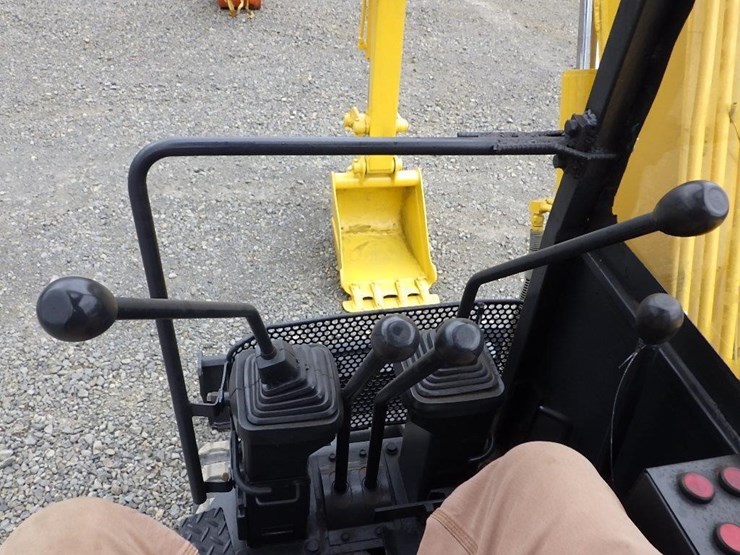 komatsu-pc28uu-image-33
