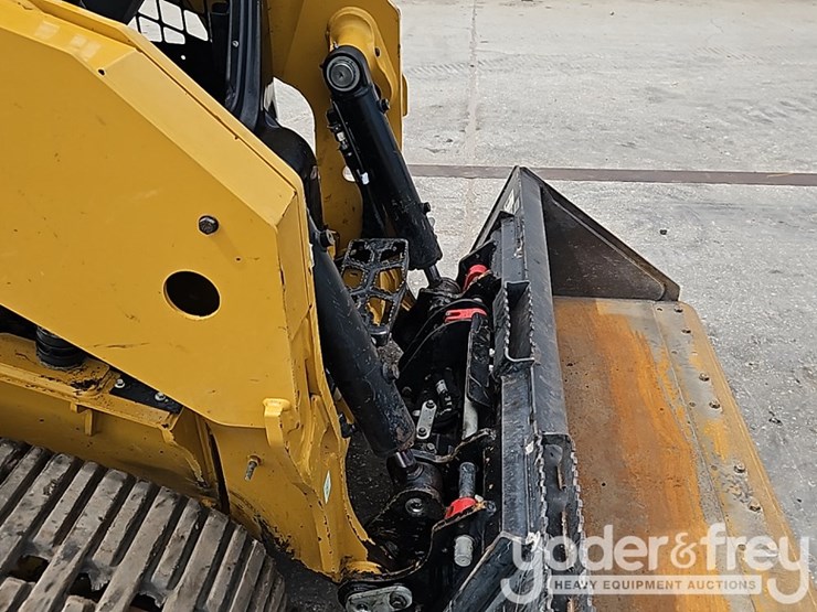 2025-caterpillar-255-image-12