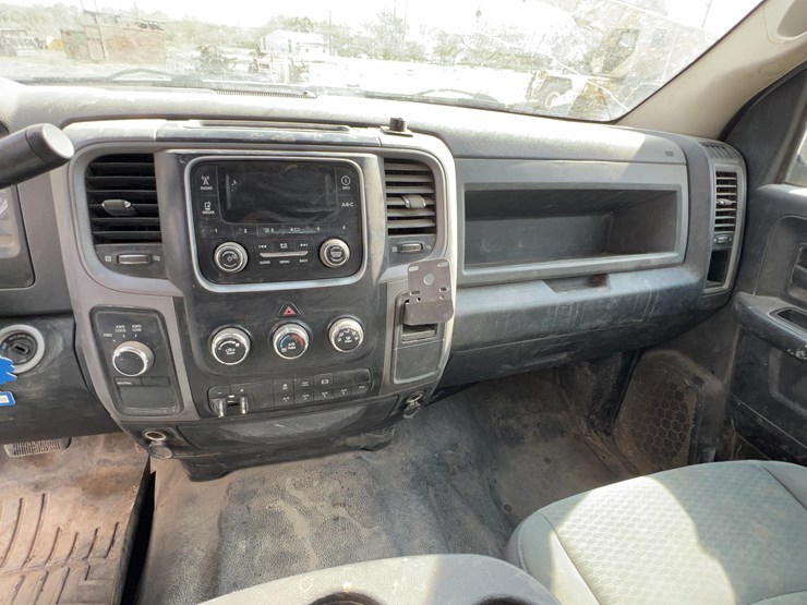 2014-dodge-3500-image-11