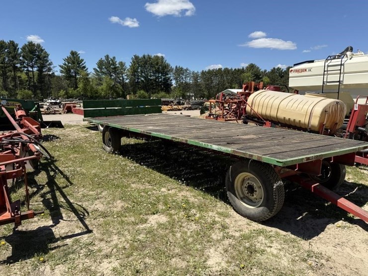 20'-flat-hay-wagon-image-2