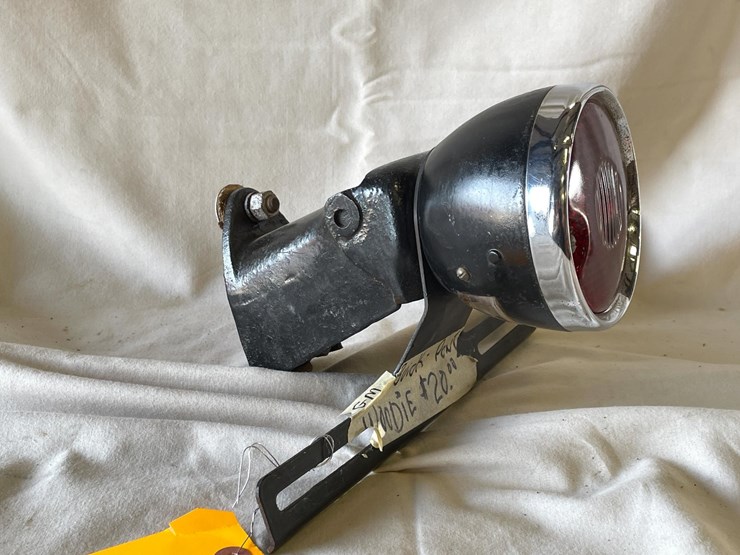 #5372-•-buick-or-pontiac-woodie-tail-light-(las-cruces,-nm)-image-3