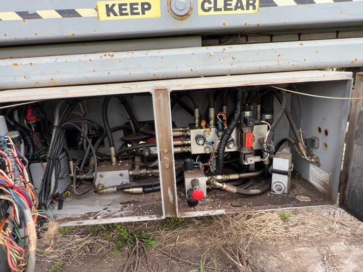 skyjack-sj8243-scissor-lift-image-18