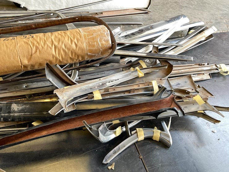 #5398-•-huge-lot-of-classic-car-chrome-trim-(las-cruces,-nm)-image-25