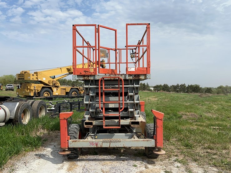 skyjack-sj8243-scissor-lift-image-4