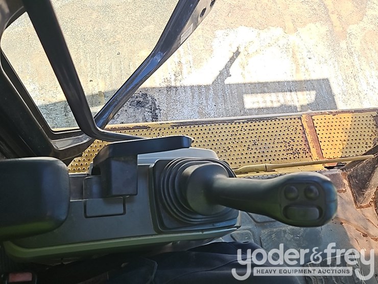 2016-caterpillar-323fl-image-37