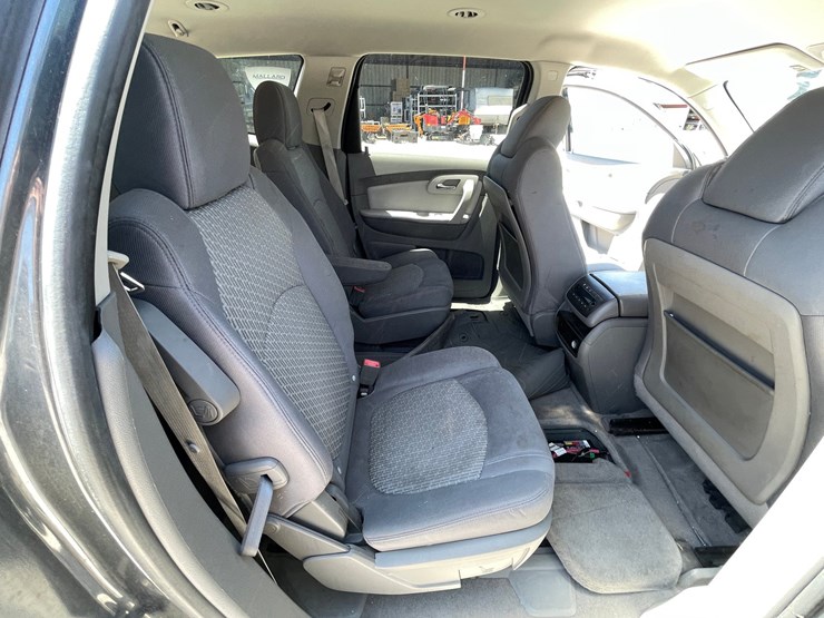 2011-chevrolet-traverse-image-90