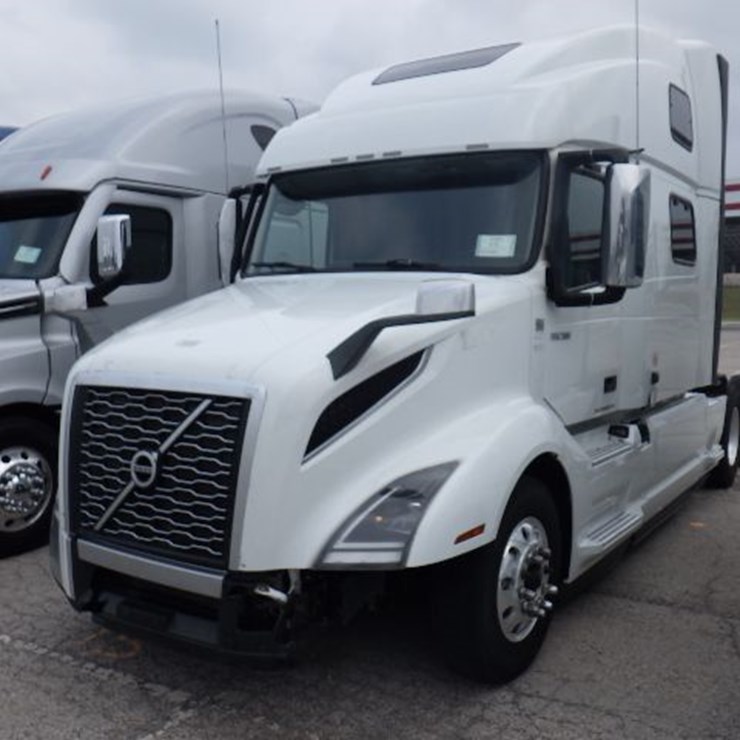 2023 VOLVO VNL860