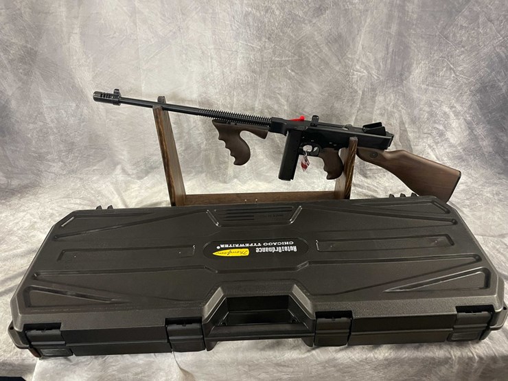 #10331-•-thompson-1927-a1-tommy-gun-deluxe-45-auto-semi-auto-rifle,-sn:-kpc0928-image-1