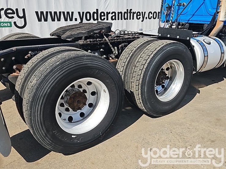 2019-freightliner-cascadia-116-image-12