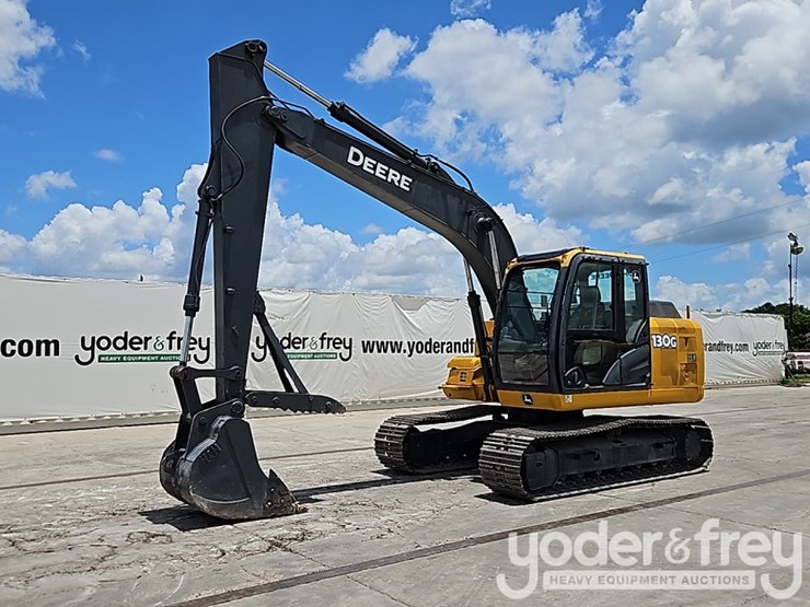 deere-130g-image-1