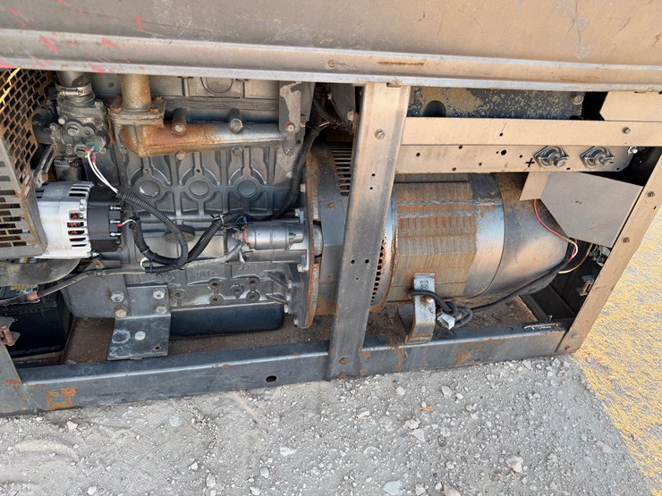 lincoln-class-300d-welder-image-6