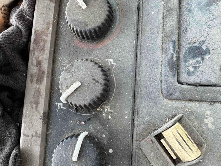 2000-john-deere-7410-image-29