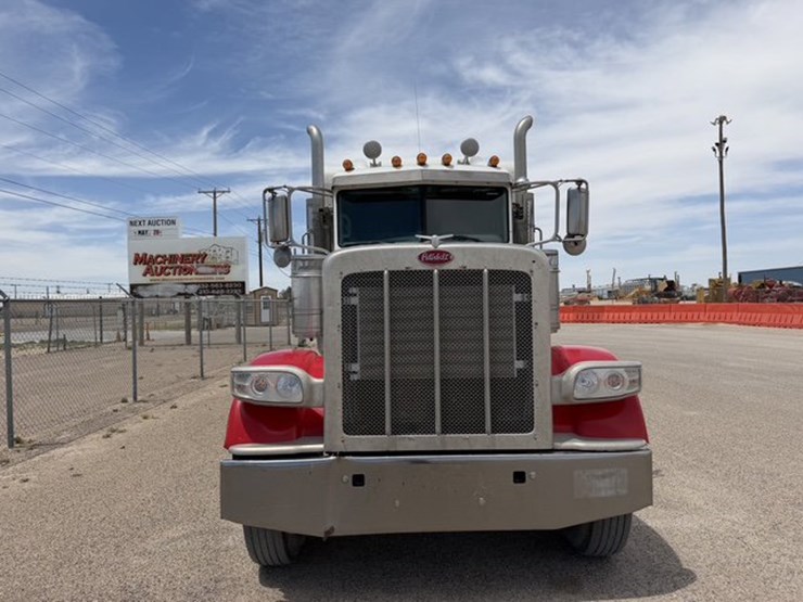 2015-peterbilt-388-image-2