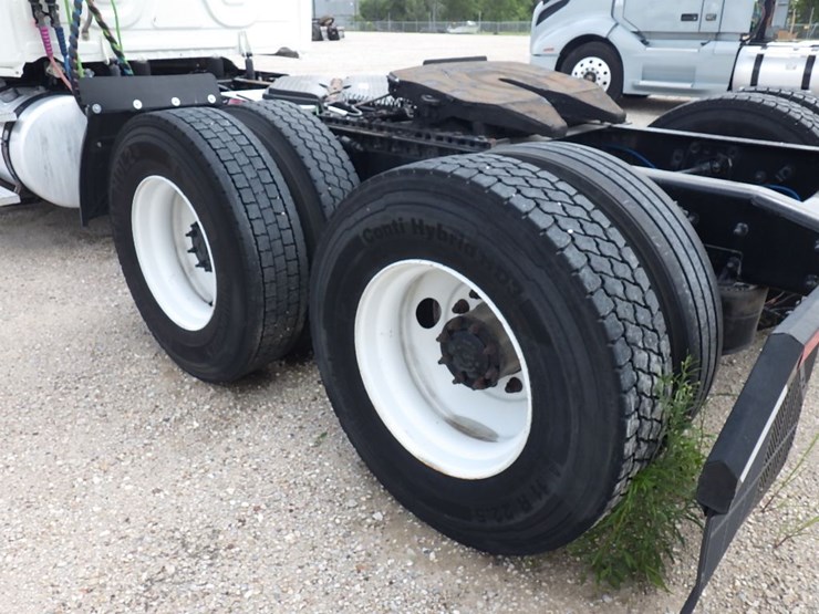 2018-freightliner-cascadia-125-image-13