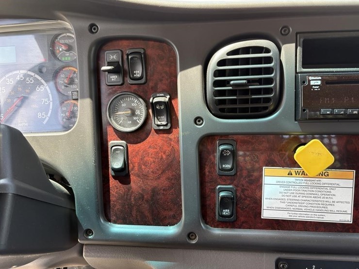 2018-freightliner-ftl-m270-straight-truck-image-17